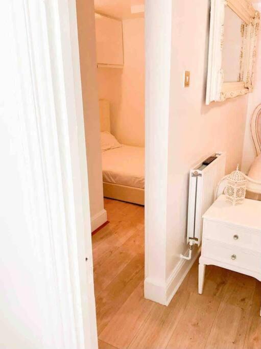 Lovely Two Bedroom Apartment, With Private Garden! Torquay Exterior photo