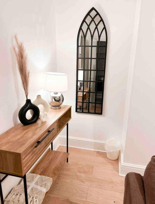 Lovely Two Bedroom Apartment, With Private Garden! Torquay Exterior photo